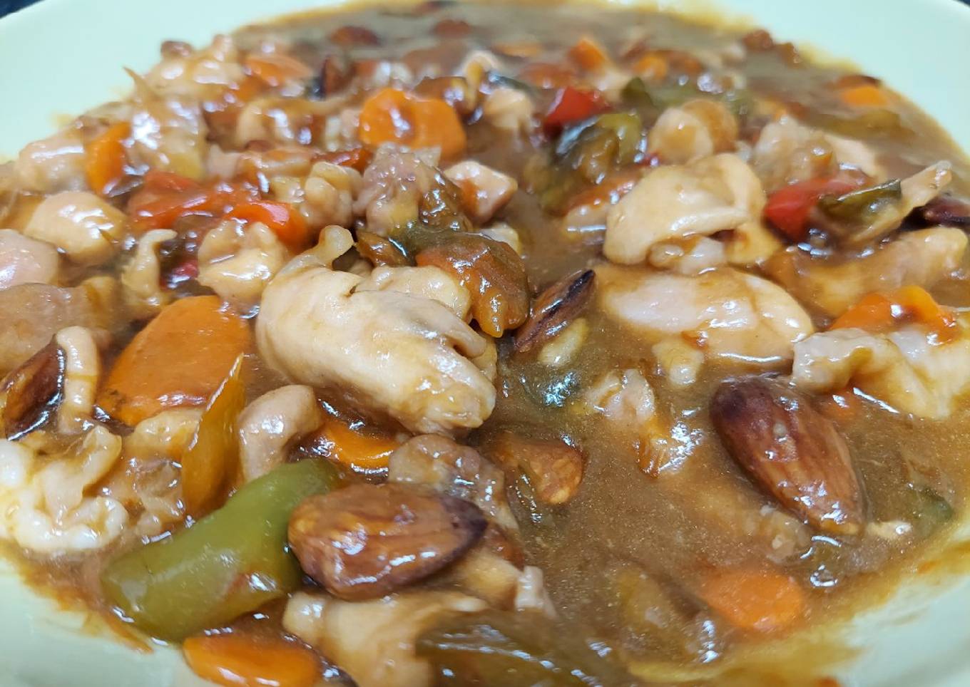 Pollo con almendras (estilo oriental)