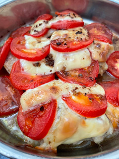 A picture of Baked Chicken Caprese Salad.
