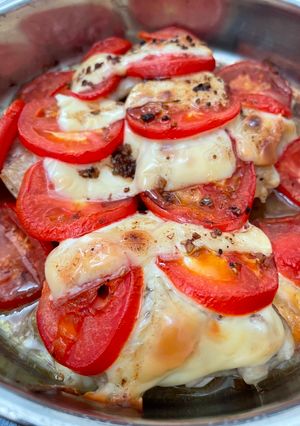 A picture of Baked Chicken Caprese Salad.