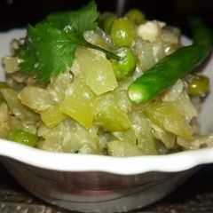 A picture of Bottlegourd Peas Milk Curry/Lauki Matar Malai/Doodh Lau.
