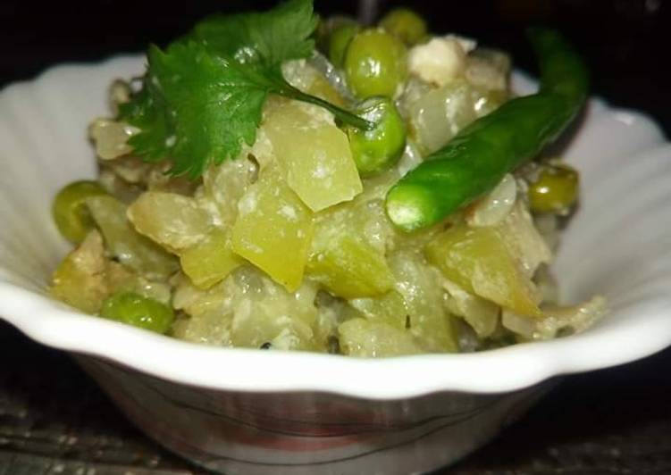 Bottlegourd Peas Milk Curry/Lauki Matar Malai/Doodh Lau