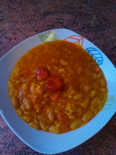 Una foto de Potaje de habichuelas con chorizo y arroz