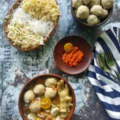A picture of Kuah Bakso Simpel Kaldu Ceker Ayam.