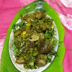 A picture of Surti undhiyu.