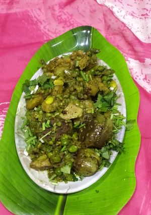 A picture of Surti undhiyu.