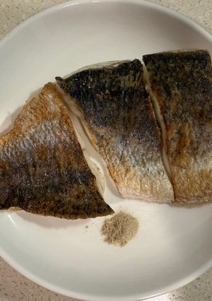 香煎脆皮鱸魚 的食譜成品照片