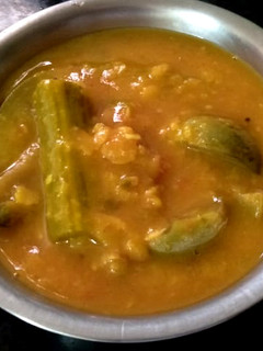 கத்திரிக்காய் முருங்கைக்காய் சாம்பார்(brinjal sambar recipe in tamil) செய்முறை முக்கிய புகைப்படம்