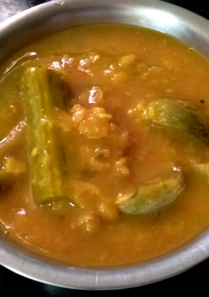 கத்திரிக்காய் முருங்கைக்காய் சாம்பார்(brinjal sambar recipe in tamil) செய்முறை முக்கிய புகைப்படம்