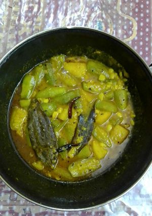 নিরামিষ ঝিঙে রান্না(niramish jhinge ranna recipe in bengali) রেসিপির প্রধান ছবি