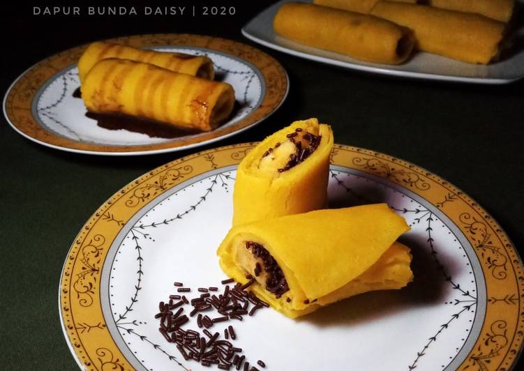 Resep Dadar Gulung Labu Kuning Isi Pisang Coklat, Sempurna