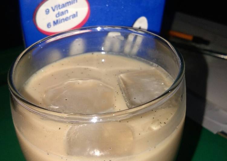 Bagaimana Menyiapkan Es Kopi Susu ala ala Anti Gagal