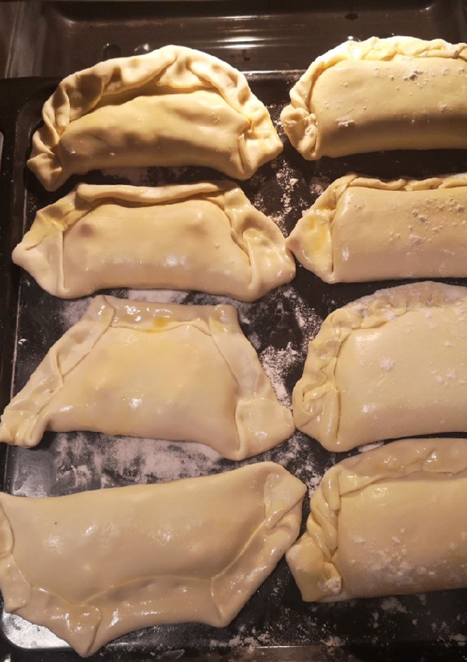 Una foto de Empanadas de pino y jamón queso al horno