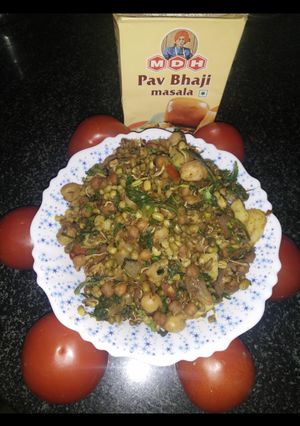 A picture of Mixed sprouts and palak sabji.