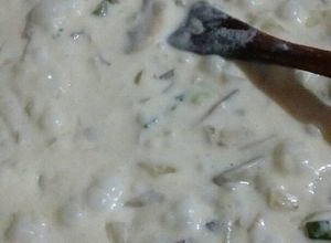 Una foto de Salsa de crema y verdeo con champiñones