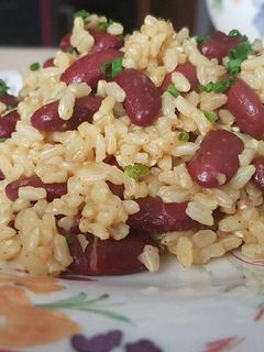 Una foto de Alubias rojas con arroz integral y curry