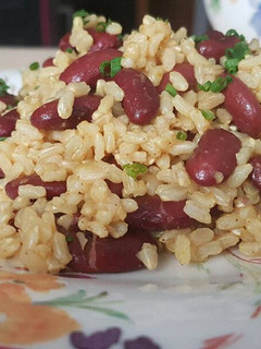Una foto de Alubias rojas con arroz integral y curry