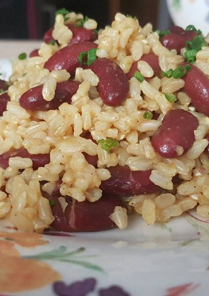 Una foto de Alubias rojas con arroz integral y curry