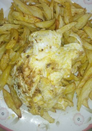 A picture of Chips and eggs.