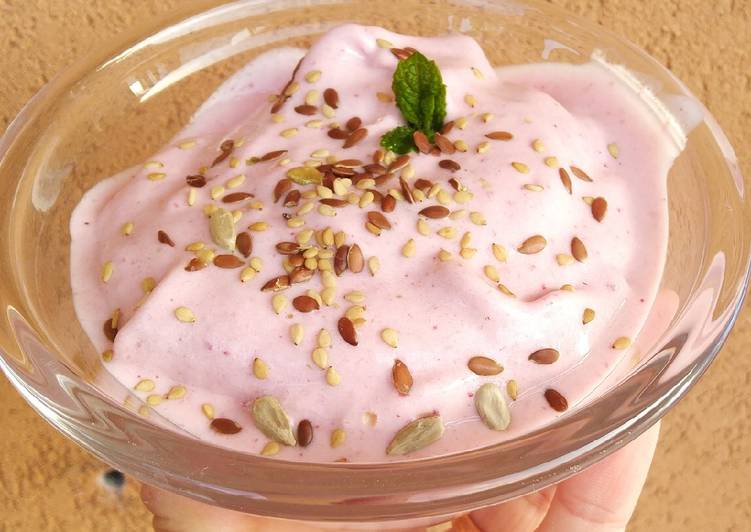Finto gelato alle fragole. Smoothie
