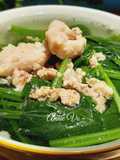 Canh cải bó xôi nấu thịt và chả cá
