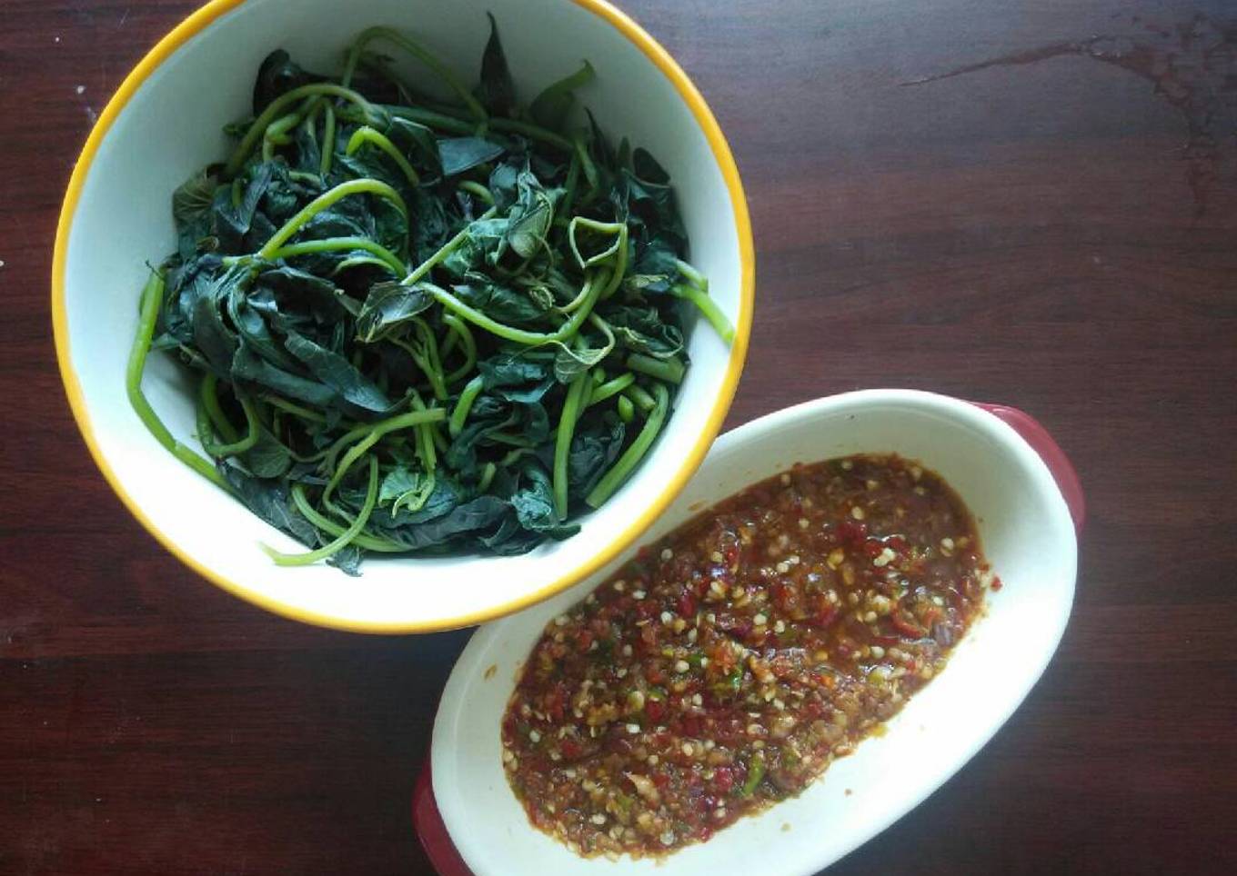 daun ubi rebus sambal bawang merah segar