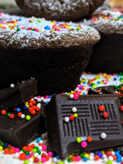 Una foto de MUFFINS De Chocolate Negro🍫Fundido...!