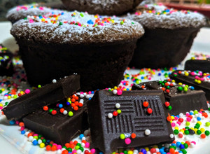 Una foto de MUFFINS De Chocolate Negro🍫Fundido...!
