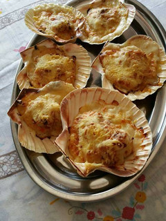 Una foto de Vieiras gratinadas con Bechamel y queso
