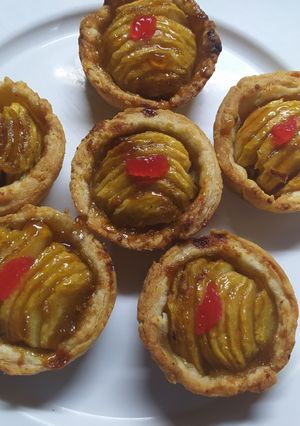 Una foto de Tartitas de Hojaldre y Manzana