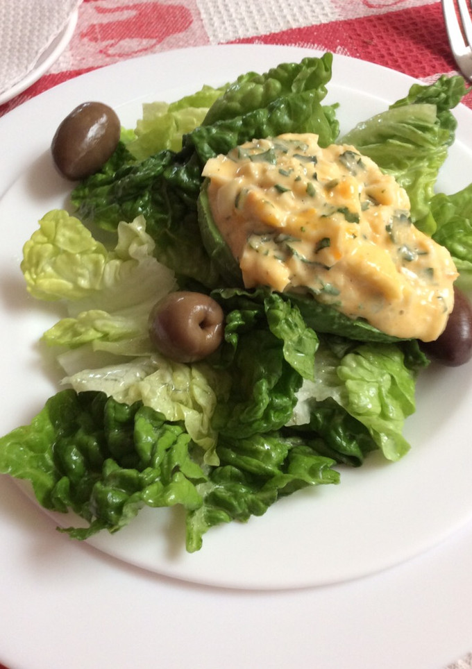 Una foto de Palta rellena con pasta de huevo de entrada