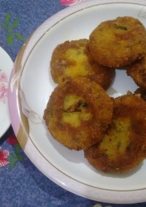 A picture of Aloo ke kabab.