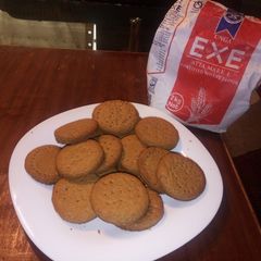 A picture of Ginger Digestive biscuits.