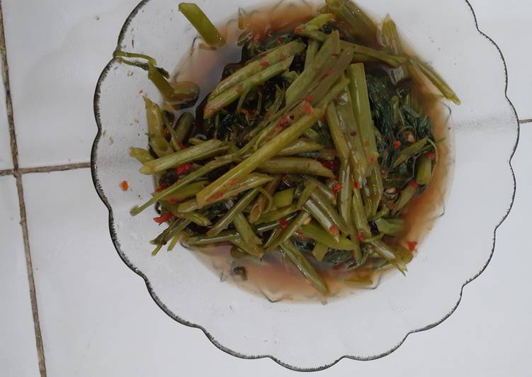 Tumis kangkung terasi