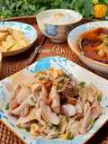 Cơm nhà với hai món từ gà