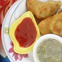 A picture of Aloo waly samosay.