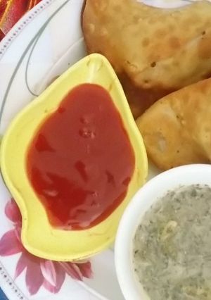 A picture of Aloo waly samosay.
