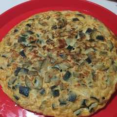 Una foto de Tortilla de calabacín y cebolla🥒🧅🥚🥚