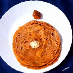 A picture of Aloo Palak Lachha Paratha.
