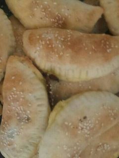 صورة لوصفة مملحات باللحم المفروم والجبن