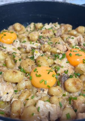 Una foto de Ñoquis o Gnocchis con pollo y yemas