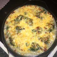 Una foto de Brócoli gratinado en su propio jugo