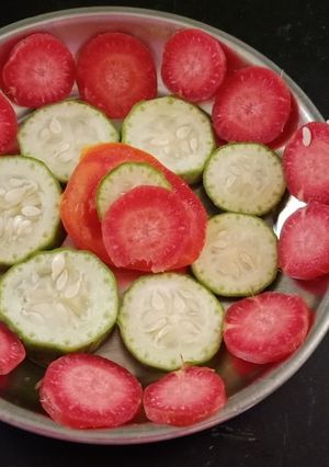મિક્સ સલાડ (Mix Salad Recipe In Gujarati) રેસીપી મુખ્ય ફોટો