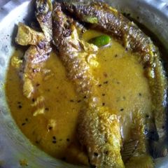 A picture of Parshe macher jhol(parshe fish curry).