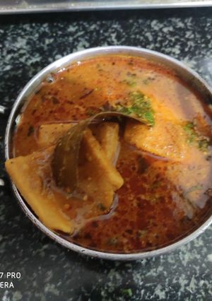 A picture of Rasa patodi sabji.