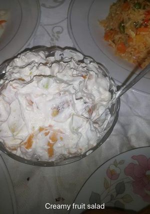 Creamy fruit salad ainihin hoton girkin