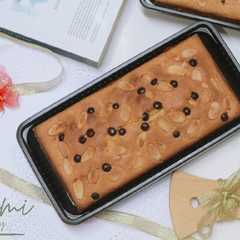 A picture of POUND CAKE Almond chochochips.