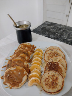 Una foto de Pancakes fáciles y económicos en minipimer o licuadora! Sin azúcar