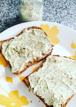Una foto de "Hummus" de porotos mung y tomillo