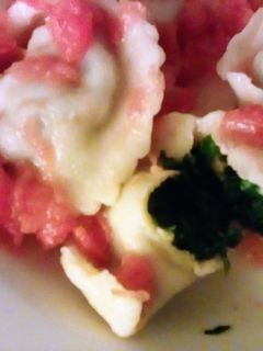 Una foto de Pasta rellena con espinaca especiada 🍃♡(˃͈ દ ˂͈ ༶ )