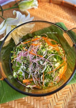 Hình của món Dưa bắp cải, rau mầm củ cải đỏ.